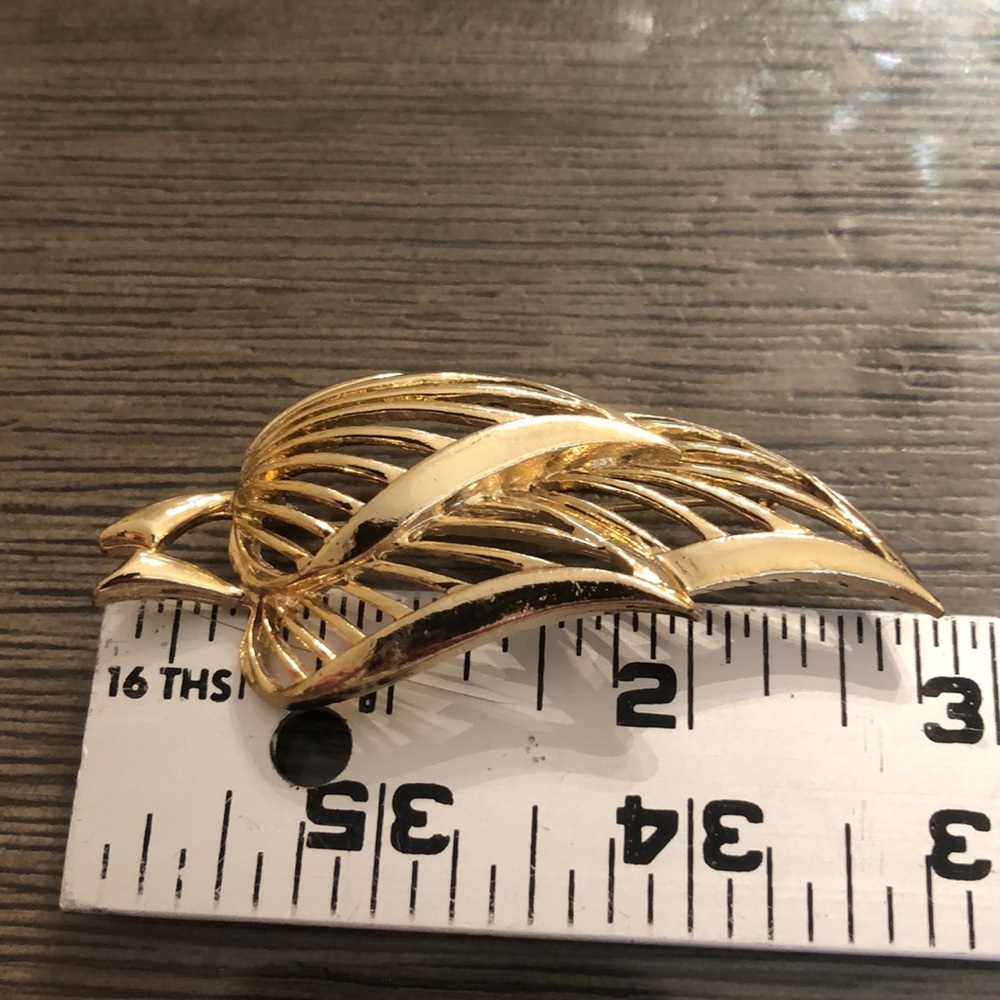 Vintage Goldtone Leaf Cluster Pin - Picture 12 of 14